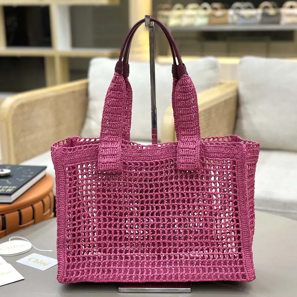 Chloe Summer Banana East-west Tote Bag in Raffia & Buffalo Leather for Women in Pink Chloe Summer Banana East-west Tote Bag in Raffia & Buffalo Leather for Women in Pink
