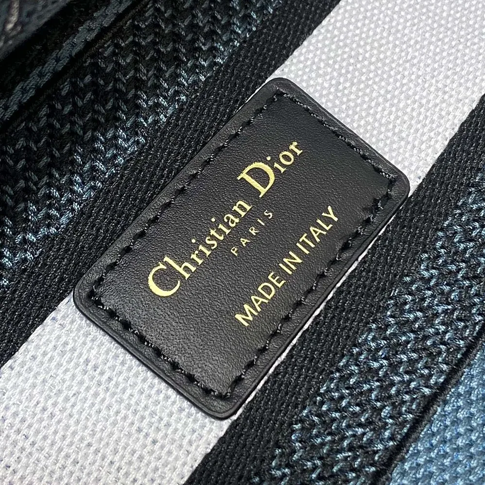 Dior Medium Lady D-Lite Bag Latte Embroidery with Blue Dior Around the World Motif for Women Dior Medium Lady D-Lite Bag Latte Embroidery with Blue Dior Around the World Motif for Women