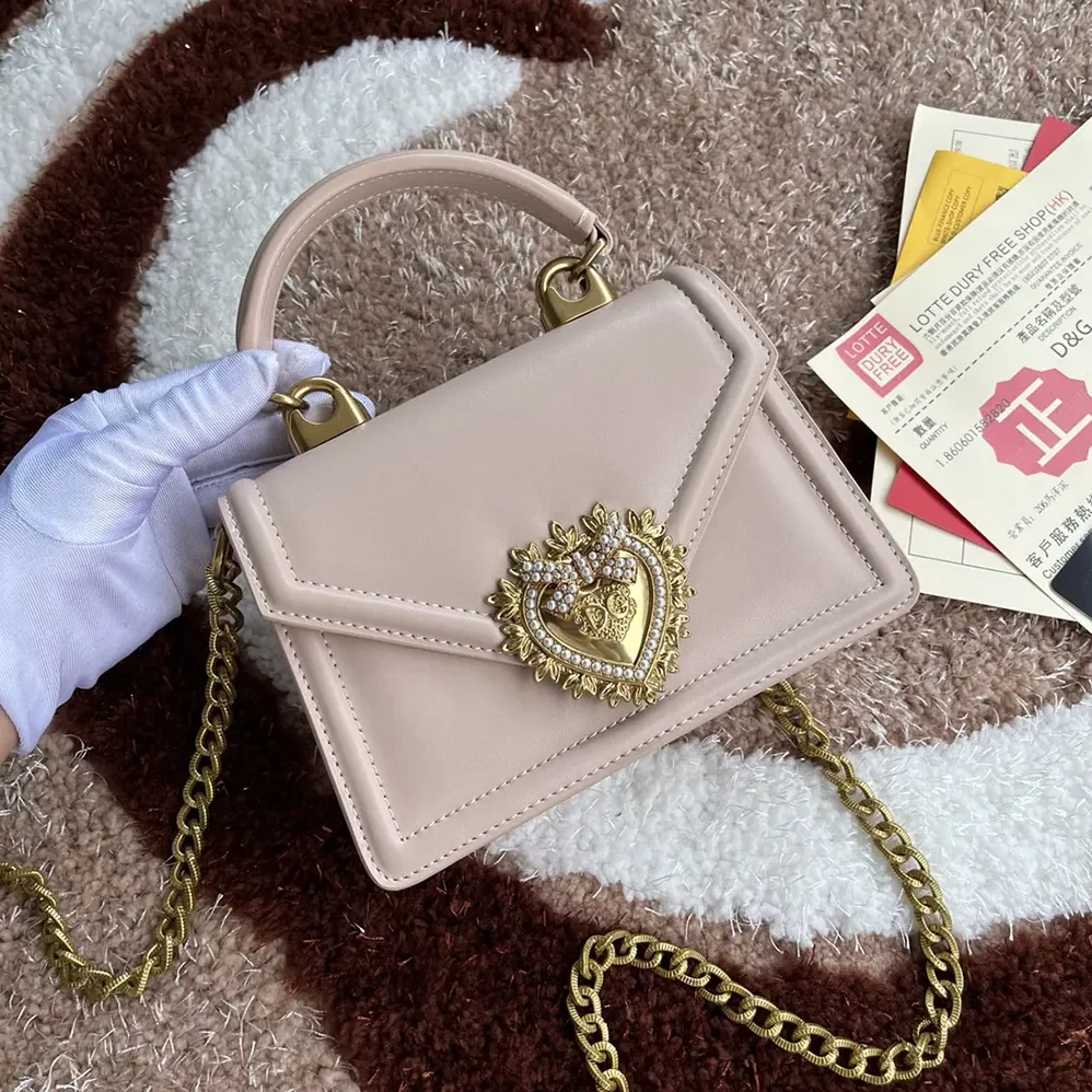 Dolce Gabbana D&G Medium Smooth Calfskin Devotion Bag for Women in Pink Dolce Gabbana D&G Medium Smooth Calfskin Devotion Bag for Women in Pink