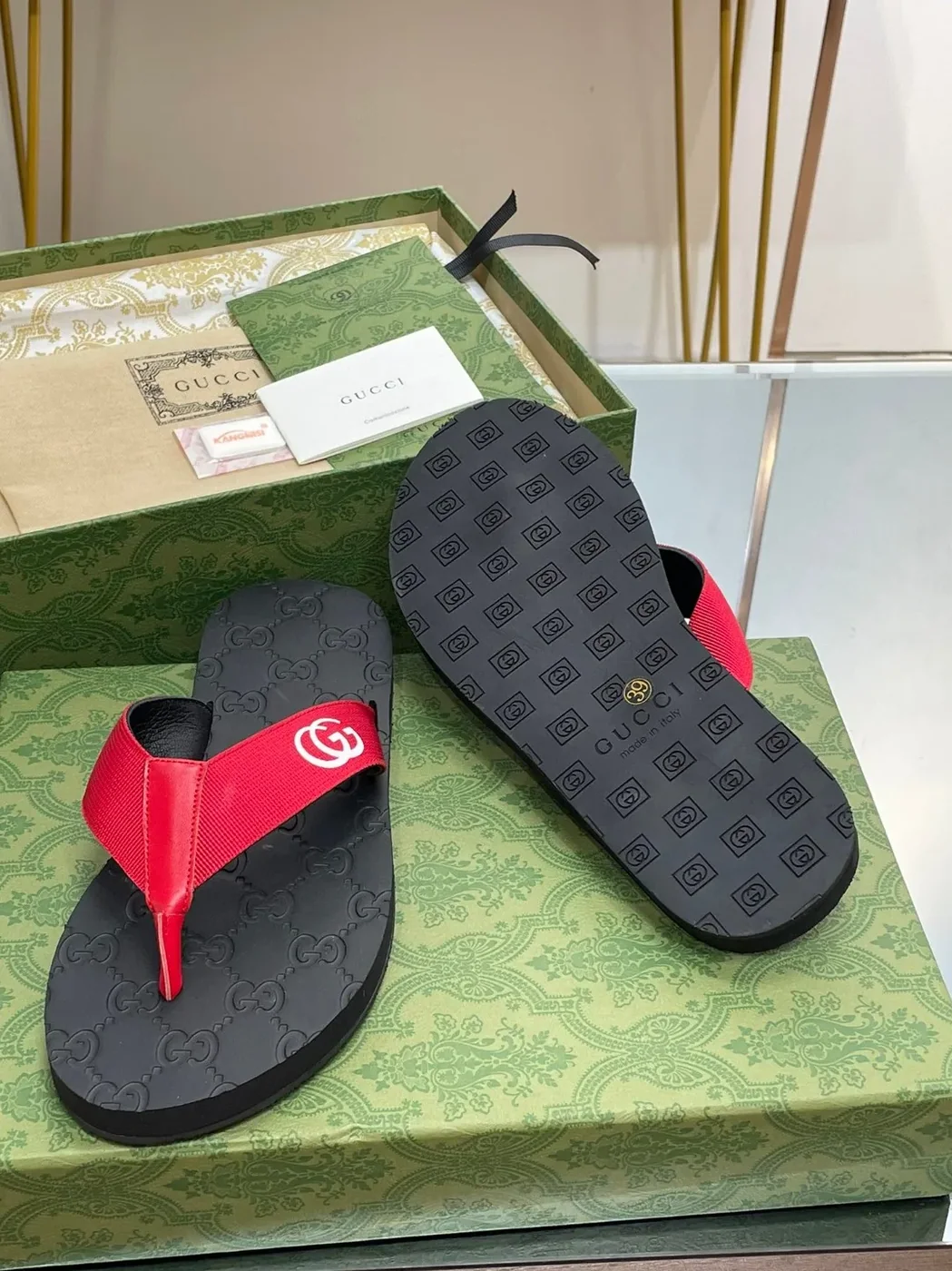 Gucci Thong Sandal Red