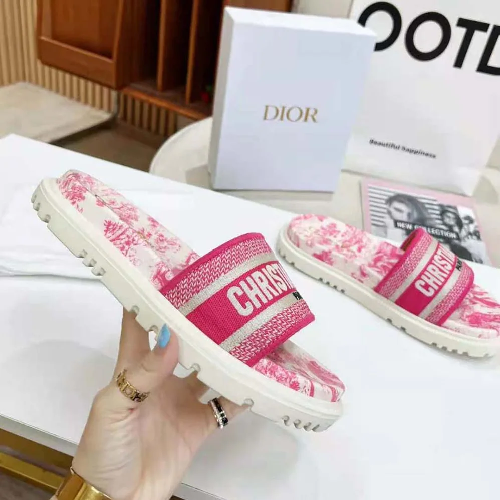 Dior Dway Slide Bright Toile de Jouy Embroidered Cotton for Women in Pink Dior Dway Slide Bright Toile de Jouy Embroidered Cotton for Women in Pink
