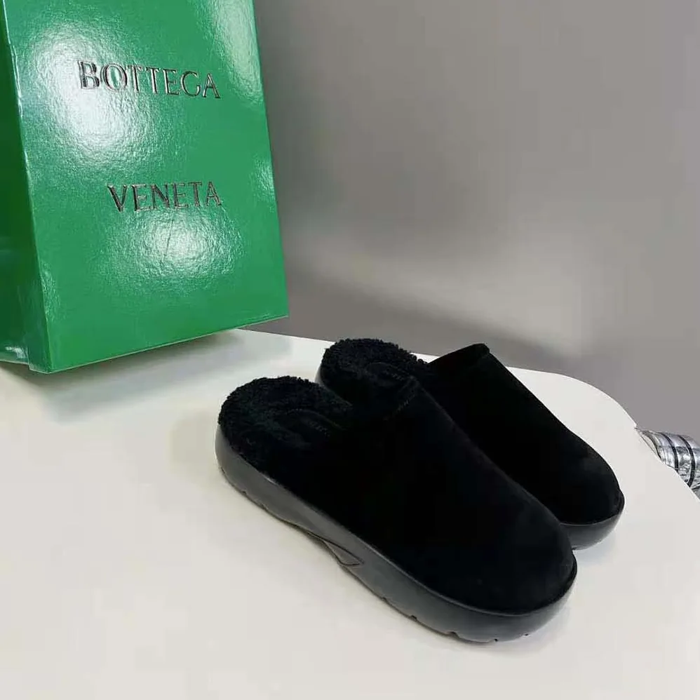 Bottega Veneta Snap Slipper in Shearling Calfskin for Unisex in Black
