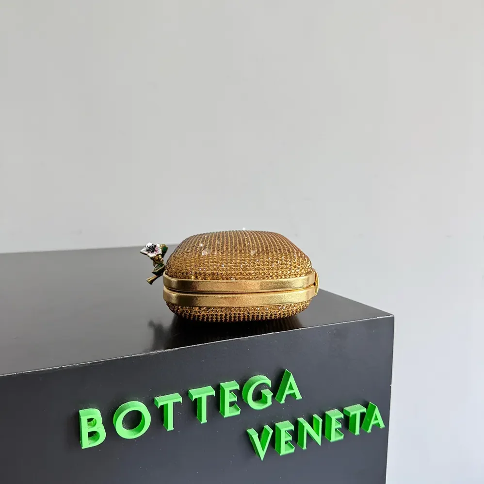 Bottega Veneta Knot for Women in Gold Bottega Veneta Knot for Women in Gold