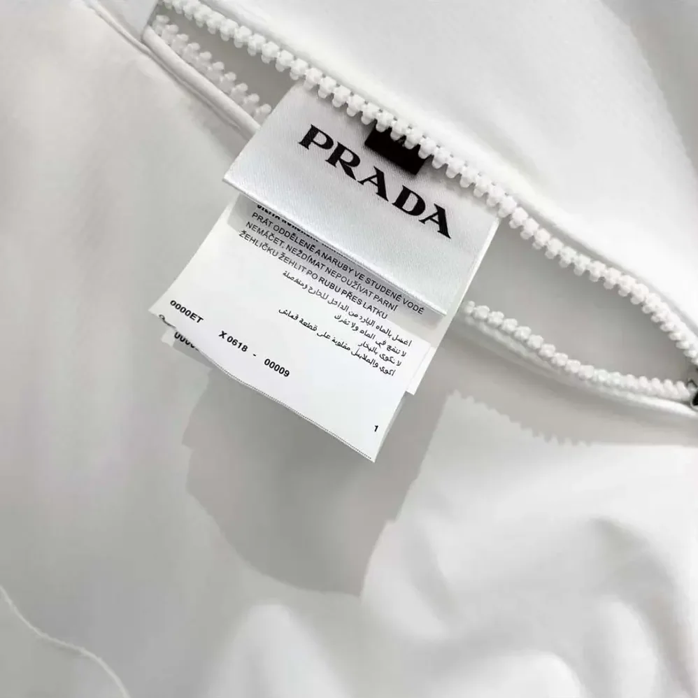 Prada Logo Plaque Hooded Windbreaker for Men in White Prada Logo Plaque Hooded Windbreaker for Men in White