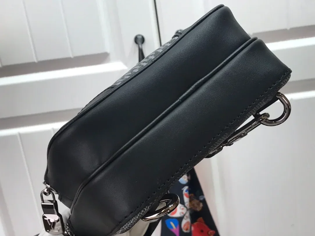 Louis Vuitton Damier Graphite 3D Amazon Sling Bag Grey / Louis Vuitton Damier Graphite 3D Amazon Sling Bag Grey /