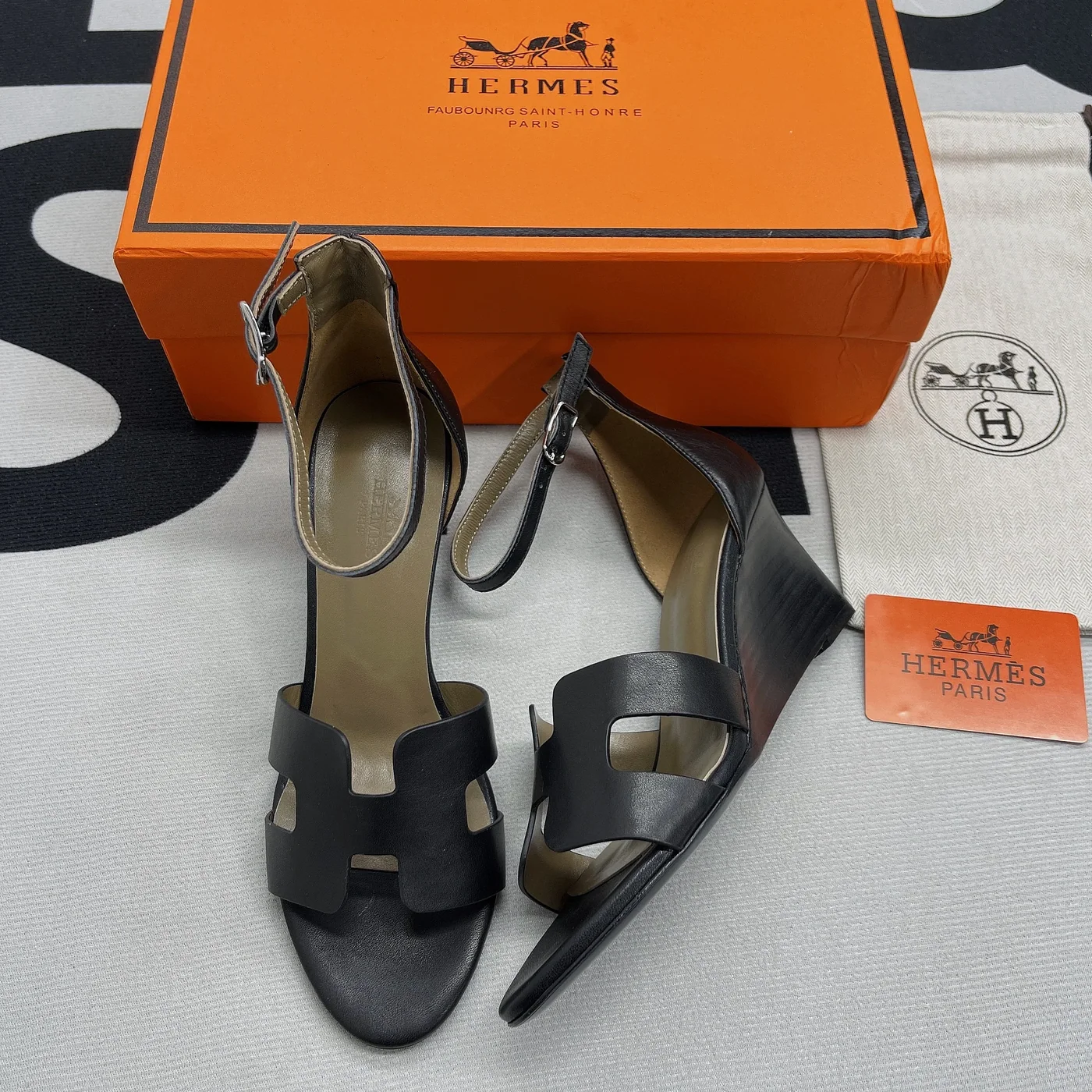 Hermes Legend Sandals Calfskin Leather Spring in Summer Collection Noir Hermes Legend Sandals Calfskin Leather Spring in Summer Collection Noir
