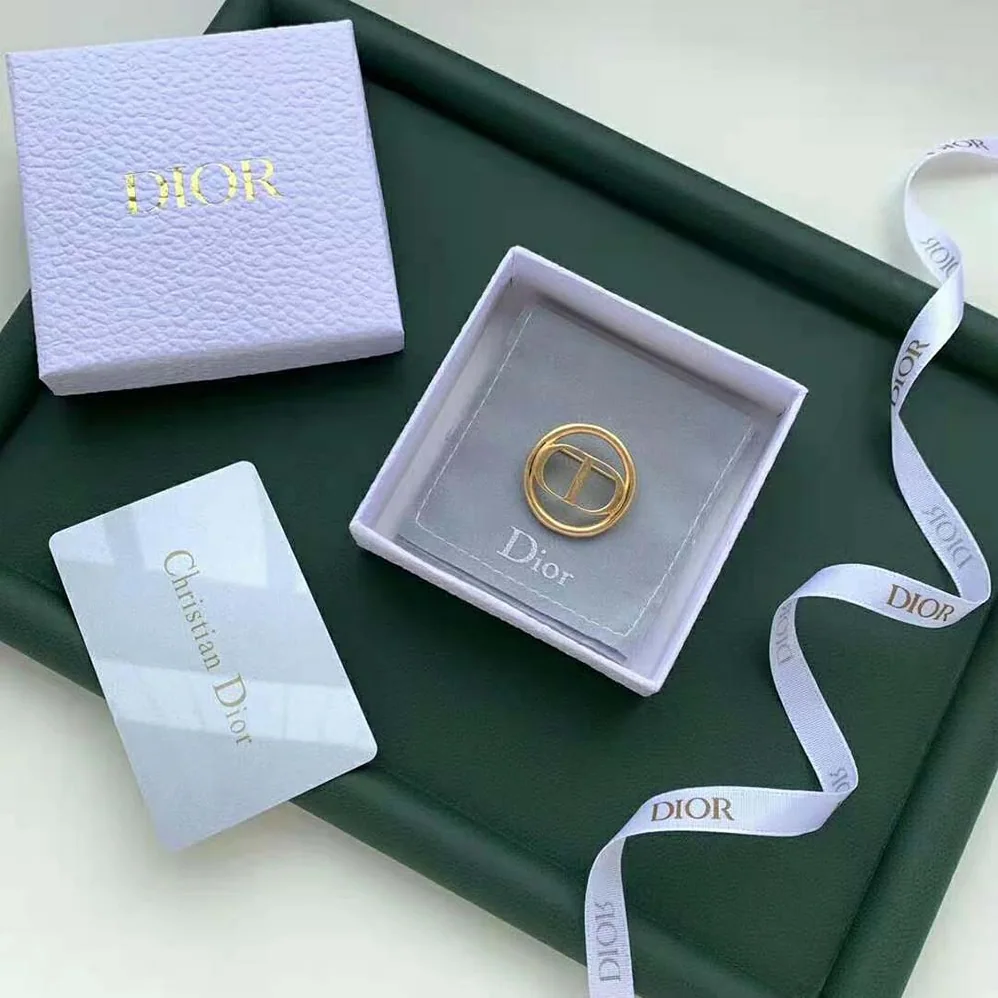 Dior 30 Montaigne Brooc Gold for Women in Finish Metal Dior 30 Montaigne Brooc Gold for Women in Finish Metal