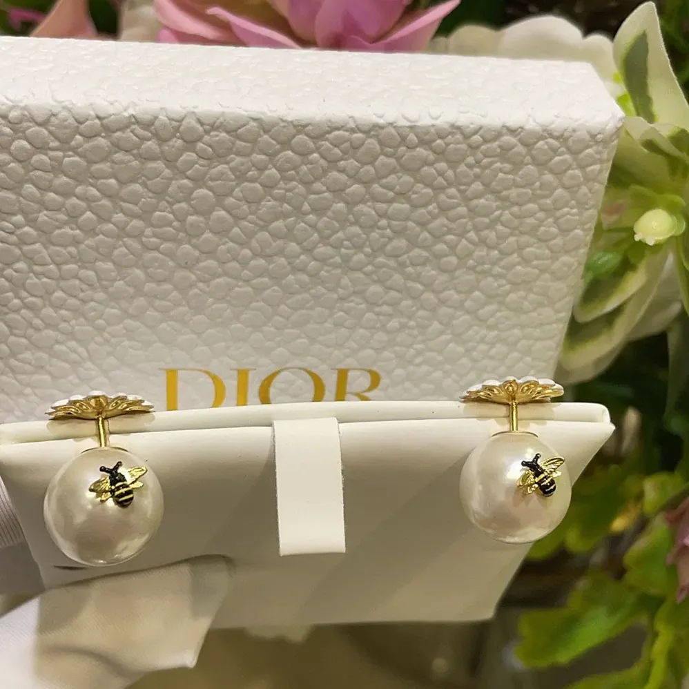 Dior Daisy Dior Tribales Earrings Gold-Finish Metal White Resin Pearls and Multicolor Lacquer for Women Dior Daisy Dior Tribales Earrings Gold-Finish Metal White Resin Pearls and Multicolor Lacquer for Women