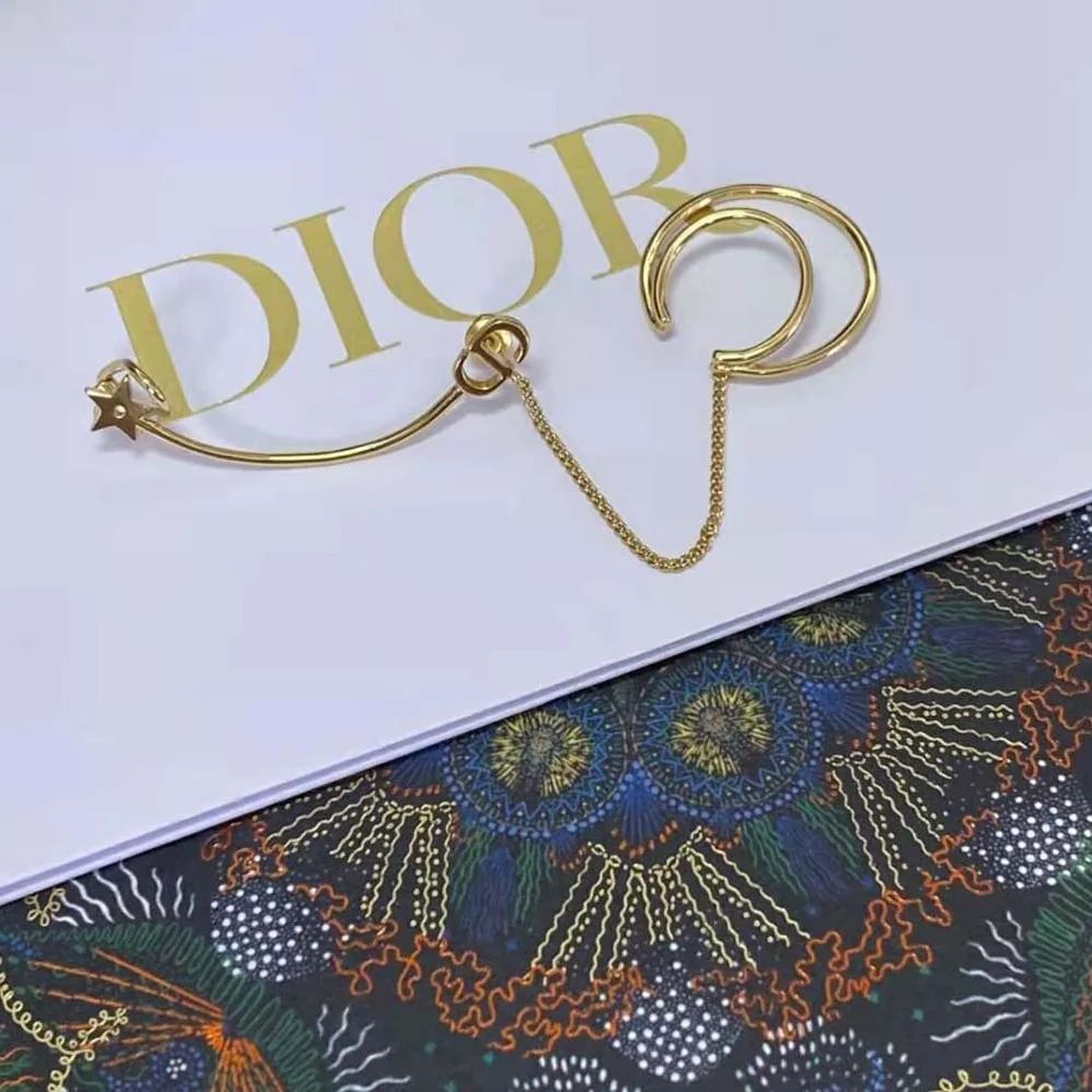 Dior 30 Montaigne Ear Jewelry Gold for Women in Finish Metal