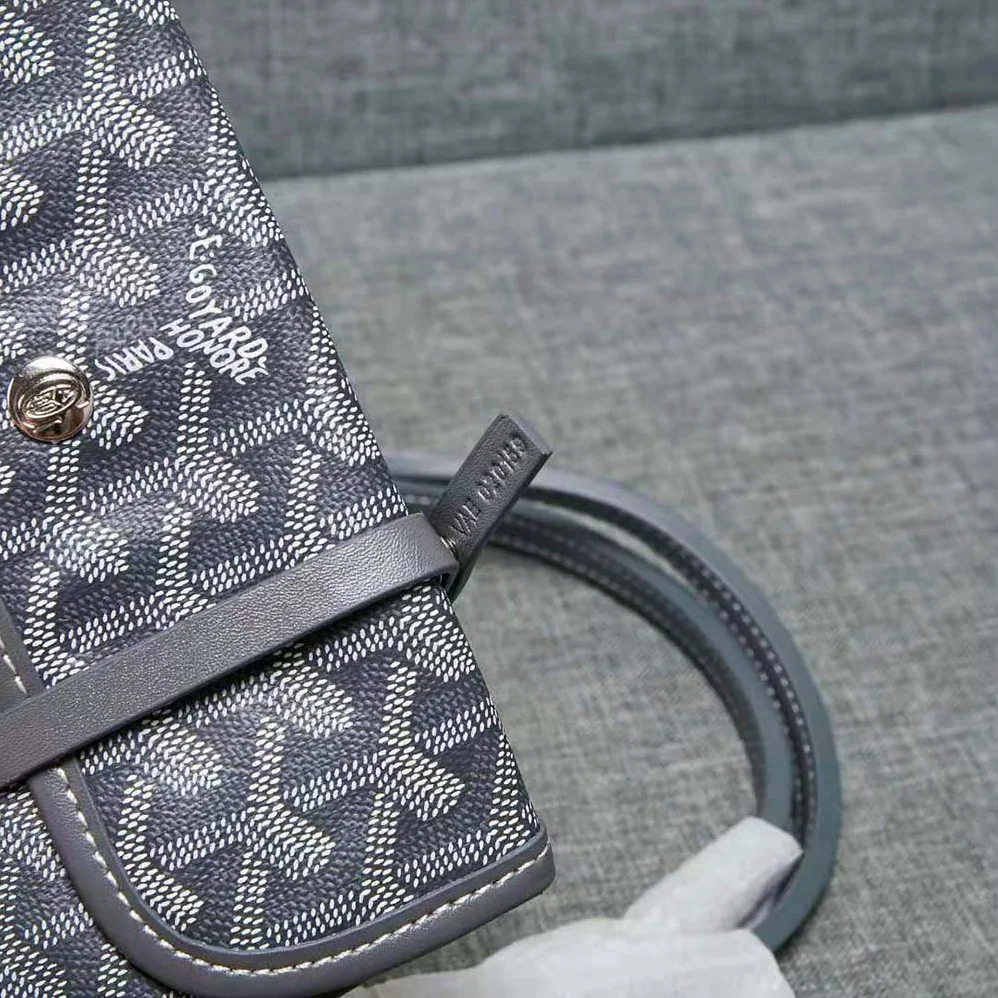Goyard Sac Artois MM in Goyardine Canvas & Chevroches Calfskin for Women in Gray Goyard Sac Artois MM in Goyardine Canvas & Chevroches Calfskin for Women in Gray