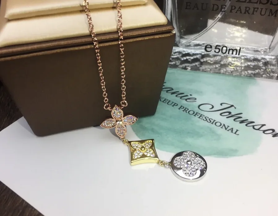 Louis Vuitton Flower Necklace Silver Louis Vuitton Flower Necklace Silver