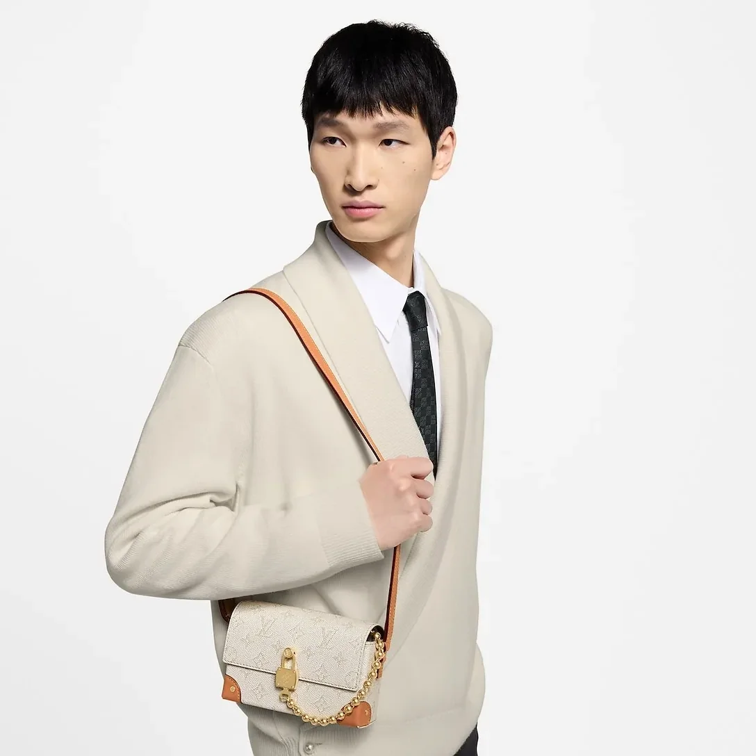 Louis Vuitton Steamer Wearable Wallet Off in White /