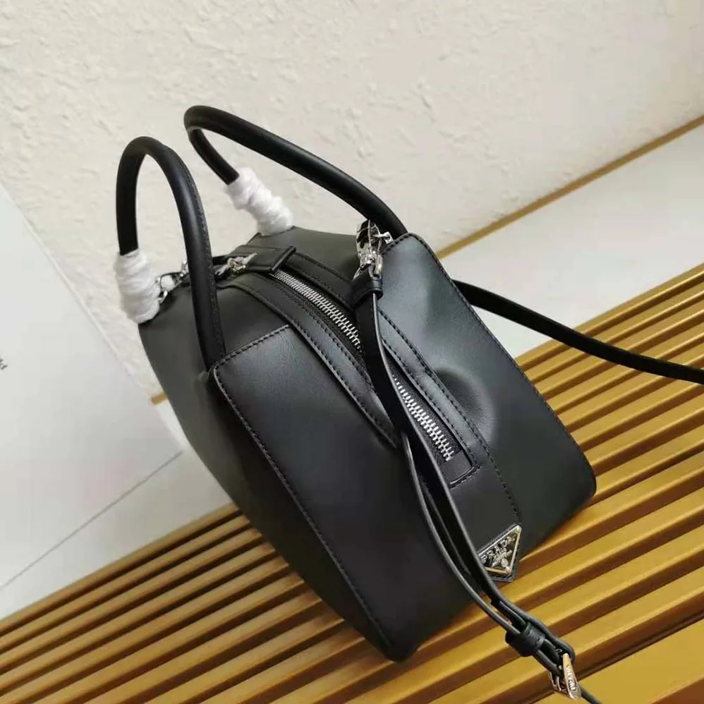 Prada Medium leather Prada Supernova Handbag for Women in Black Prada Medium leather Prada Supernova Handbag for Women in Black