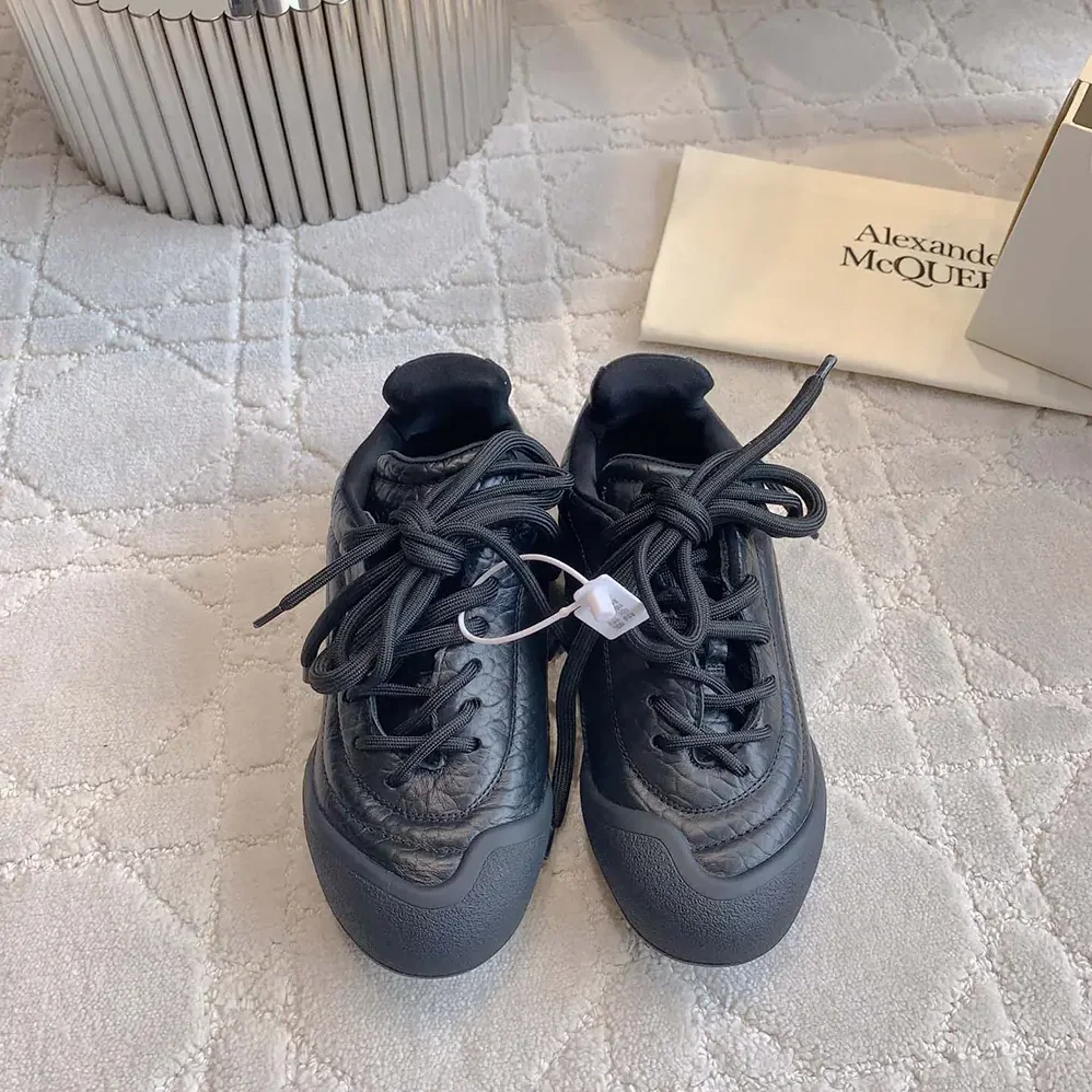 Alexander Mcqueen Flexion Sneaker in Black for Unisex Alexander Mcqueen Flexion Sneaker in Black for Unisex