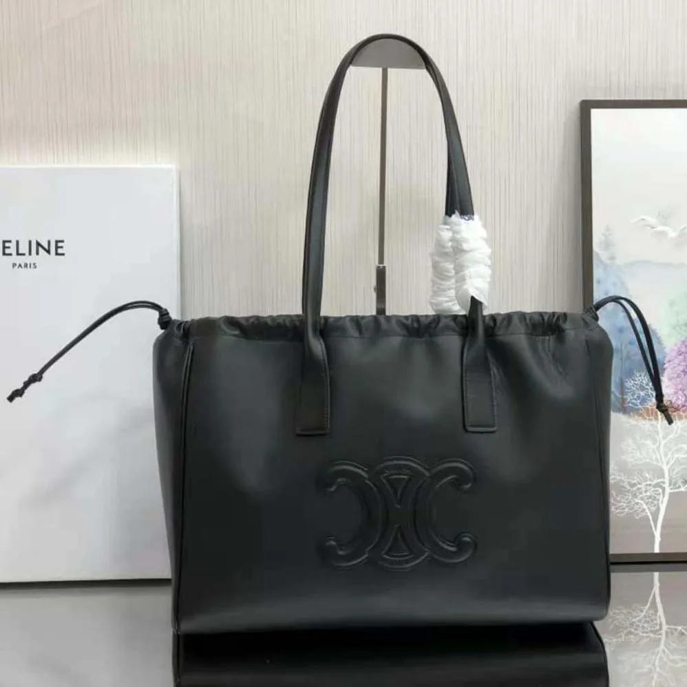 Celine Cabas Drawstring Cuir Triomphe in Smooth Calfskin for Women in Black Celine Cabas Drawstring Cuir Triomphe in Smooth Calfskin for Women in Black