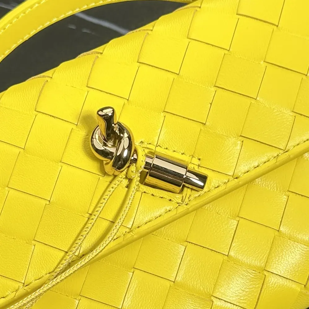 Bottega Veneta Andiamo Clutch in Intrecciato Leather for Women in Yellow Bottega Veneta Andiamo Clutch in Intrecciato Leather for Women in Yellow