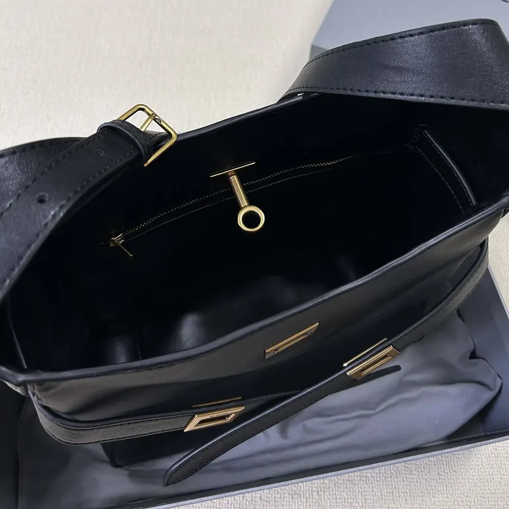 Balenciaga Bel Air Small Hobo Bag in Black for Women Balenciaga Bel Air Small Hobo Bag in Black for Women