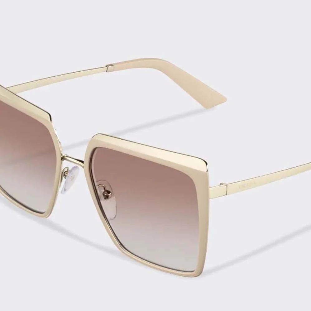 Prada Cinéma Sunglasses of the Iconic Prada Cinéma Collection with Sophisticated for Women in Pink Prada Cinéma Sunglasses of the Iconic Prada Cinéma Collection with Sophisticated for Women in Pink
