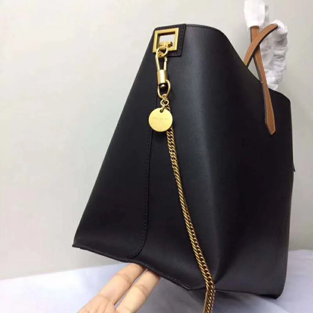 Givenchy Shopper Tote Bag in Smooth Leather for Women in Black Givenchy Shopper Tote Bag in Smooth Leather for Women in Black