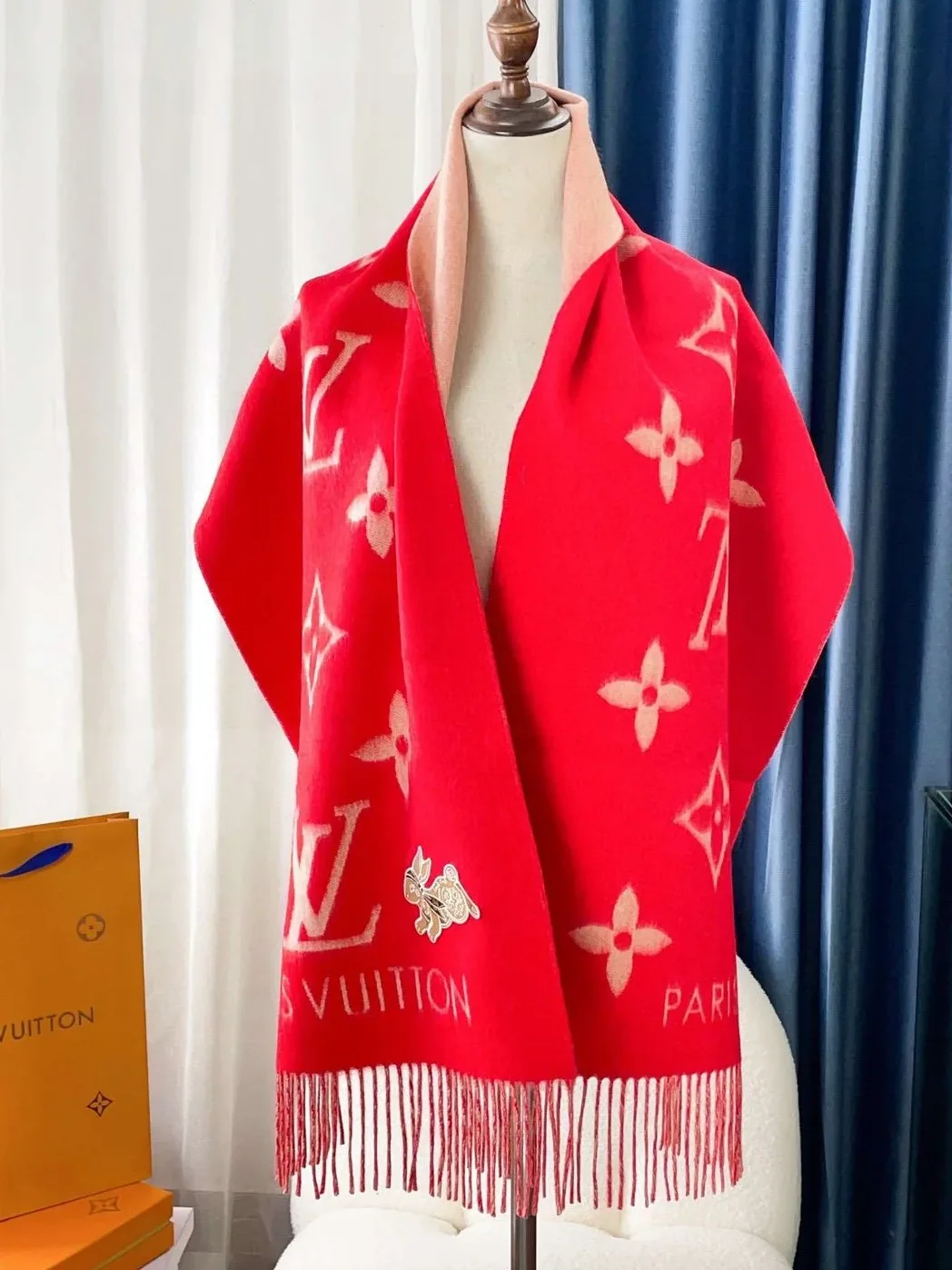 Louis Vuitton Precious Rabbit LV Scarf Red Louis Vuitton Precious Rabbit LV Scarf Red
