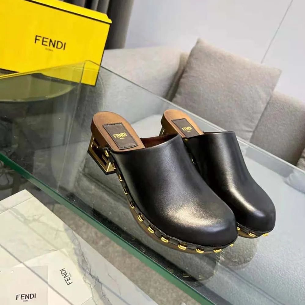 Fendi Baguette Show Black Leather Medium for Women in Heel Clogs