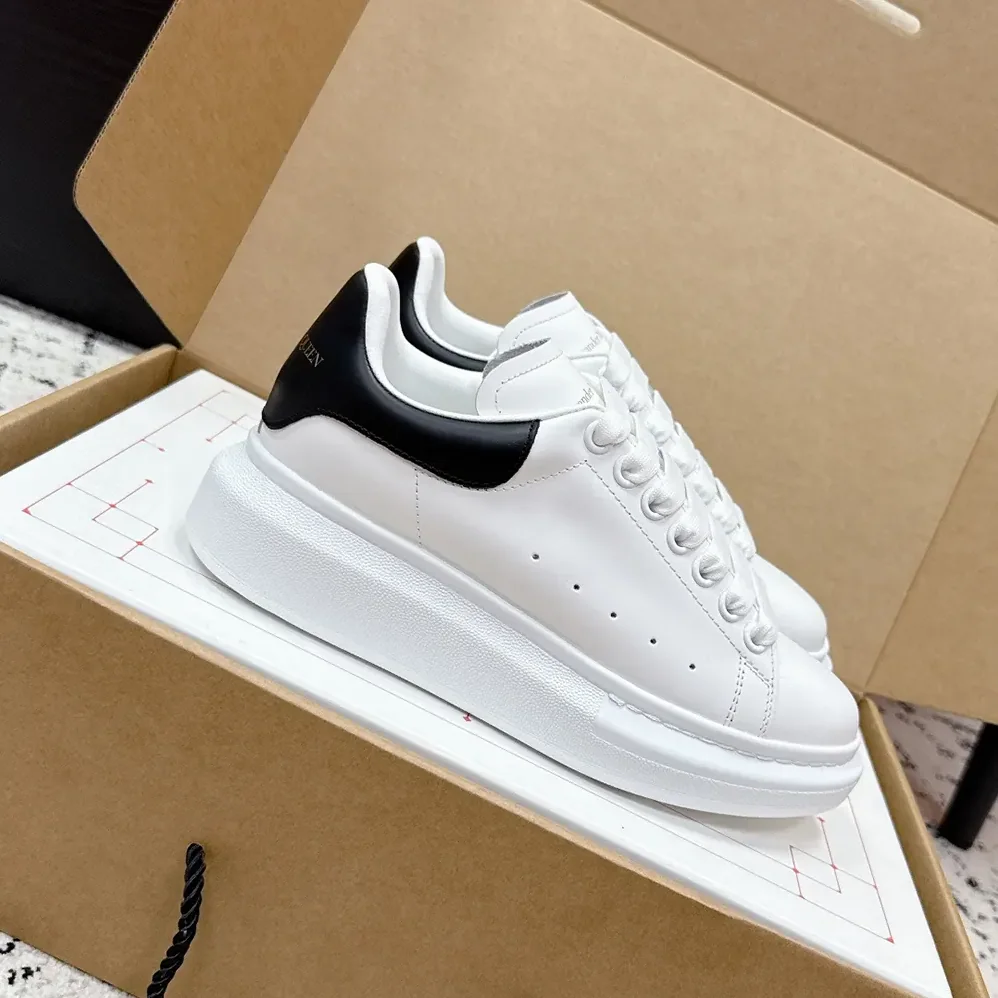 Alexander Mcqueen Oversized Sneaker in White for Unisex in Black