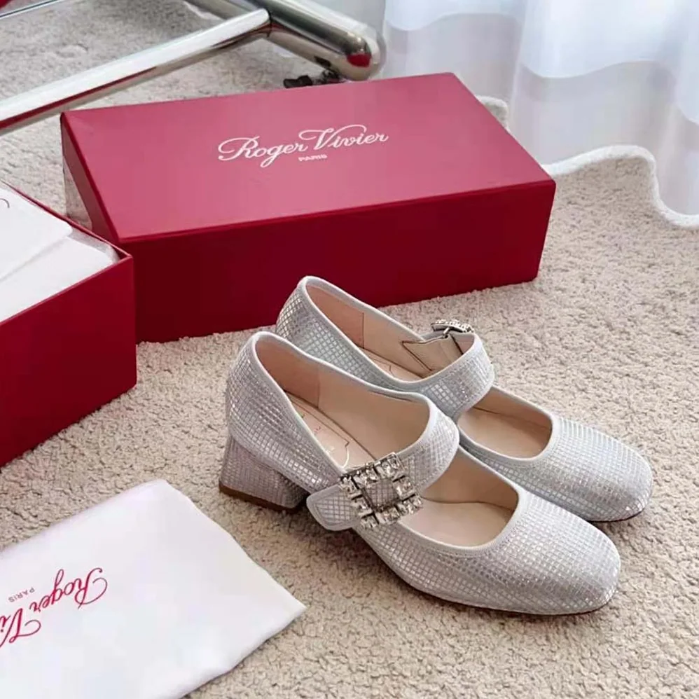Roger Vivier Trés Vivier Strass Buckle Babies Pumps in Fabric for Women in Silver Roger Vivier Trés Vivier Strass Buckle Babies Pumps in Fabric for Women in Silver