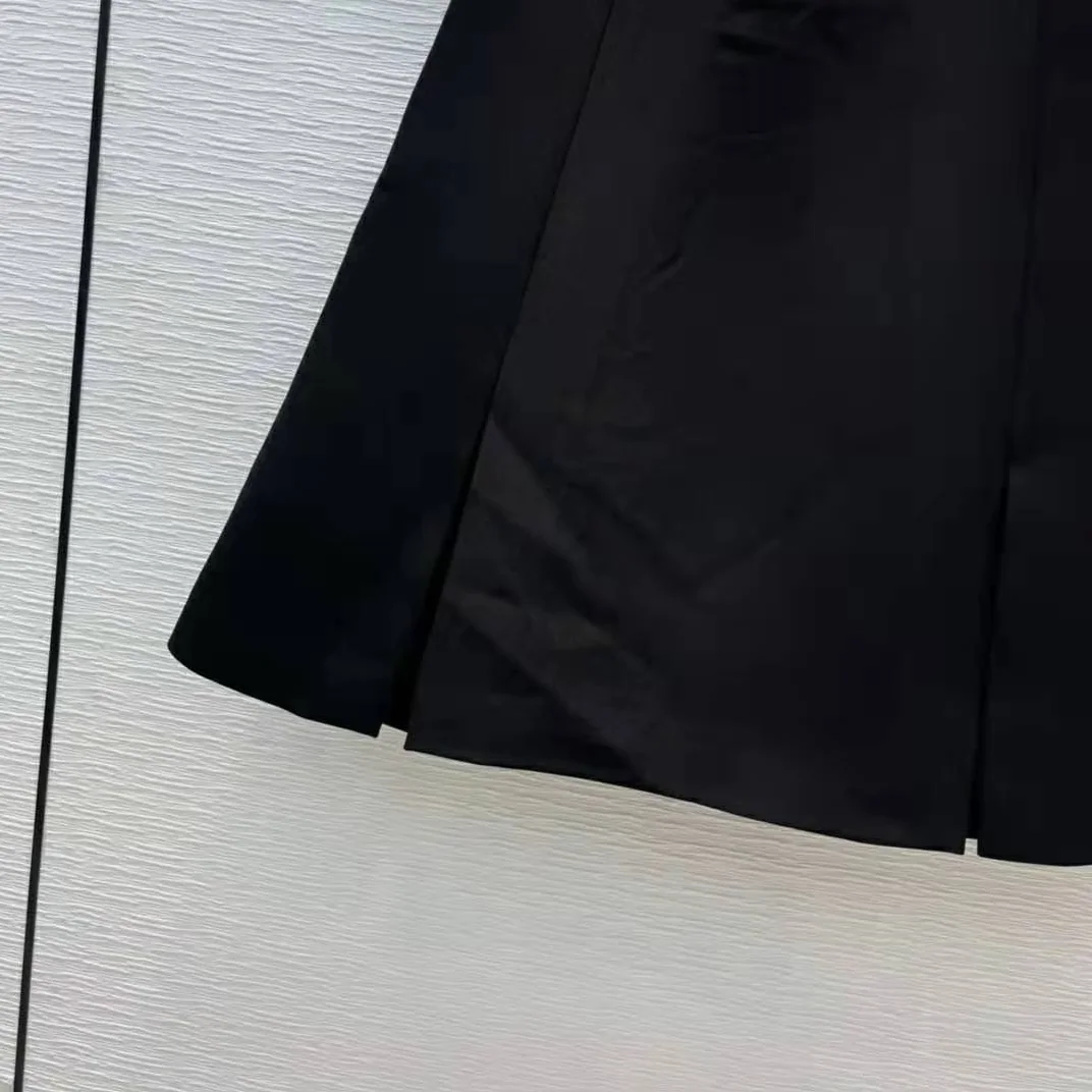 Dior Dioramour Miniskirt with Heart-Shaped Pockets Black Wool and Silk for Women Dior Dioramour Miniskirt with Heart-Shaped Pockets Black Wool and Silk for Women