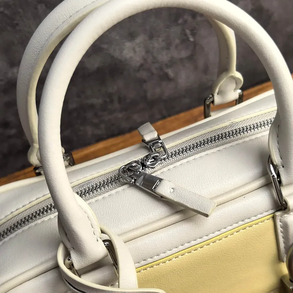 Loewe Amazona 23 Cropped Bag in Nappa Calfskin for Women in Pale Grey Loewe Amazona 23 Cropped Bag in Nappa Calfskin for Women in Pale Grey