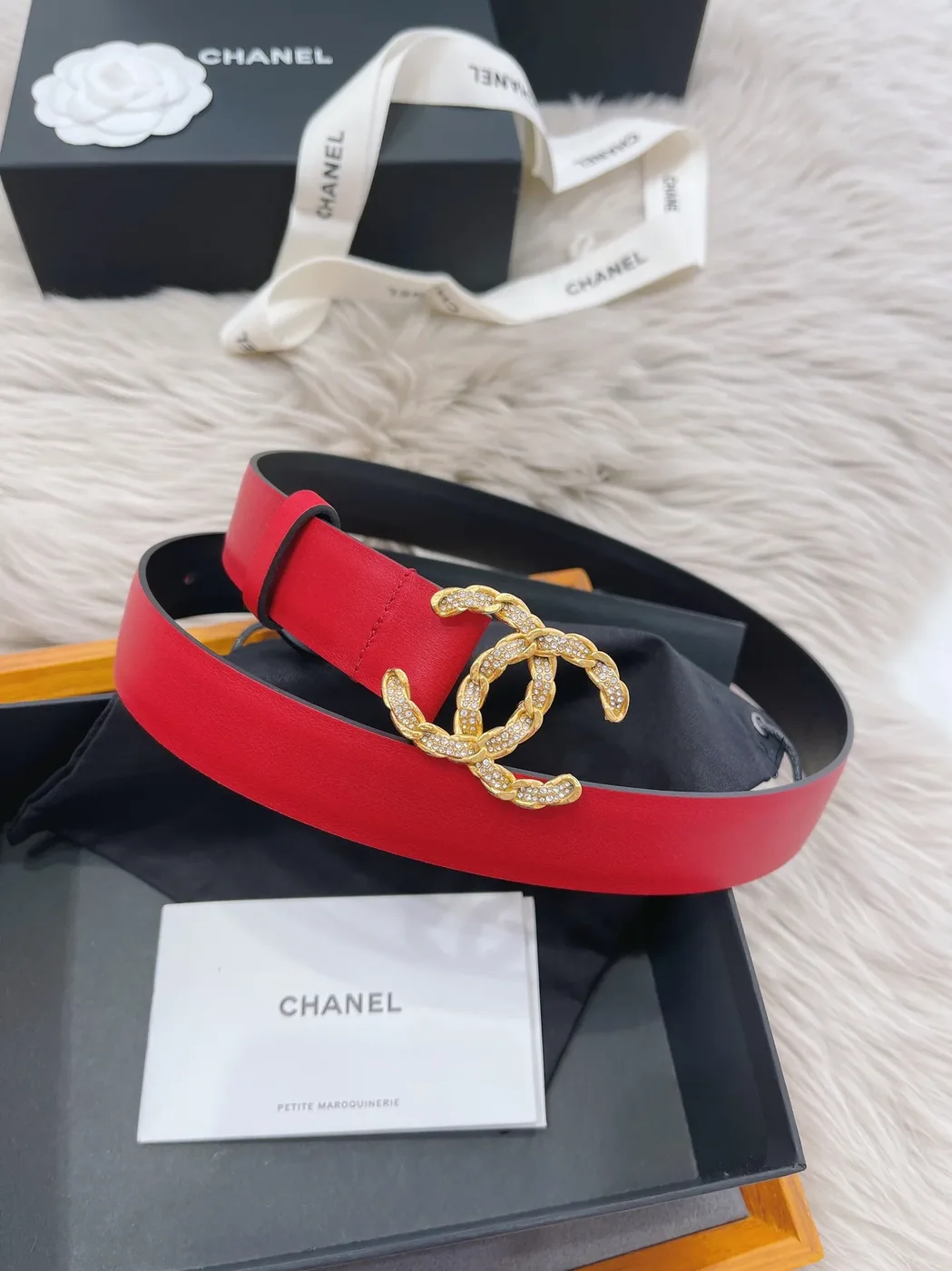 Chanel Shiny Gold Tone Chain Interlocking C Belt Red Chanel Shiny Gold Tone Chain Interlocking C Belt Red