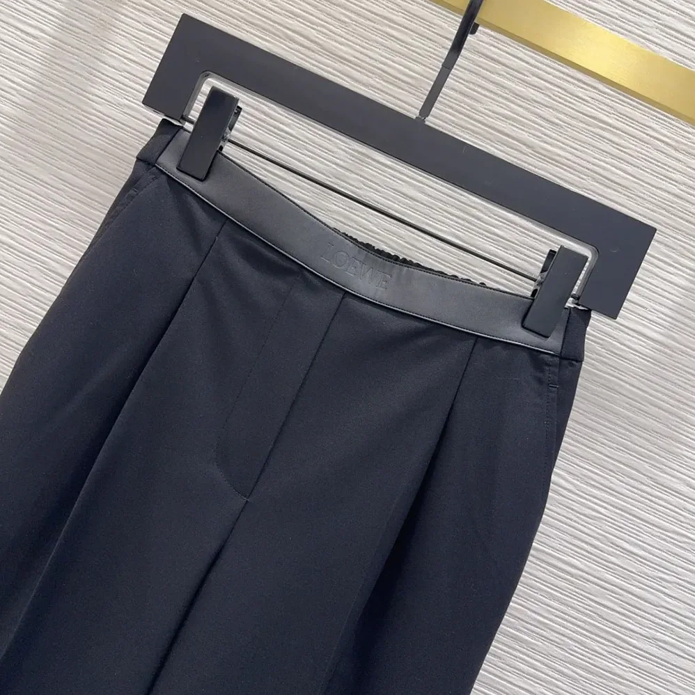 Loewe Trousers in Wool for Women in Black