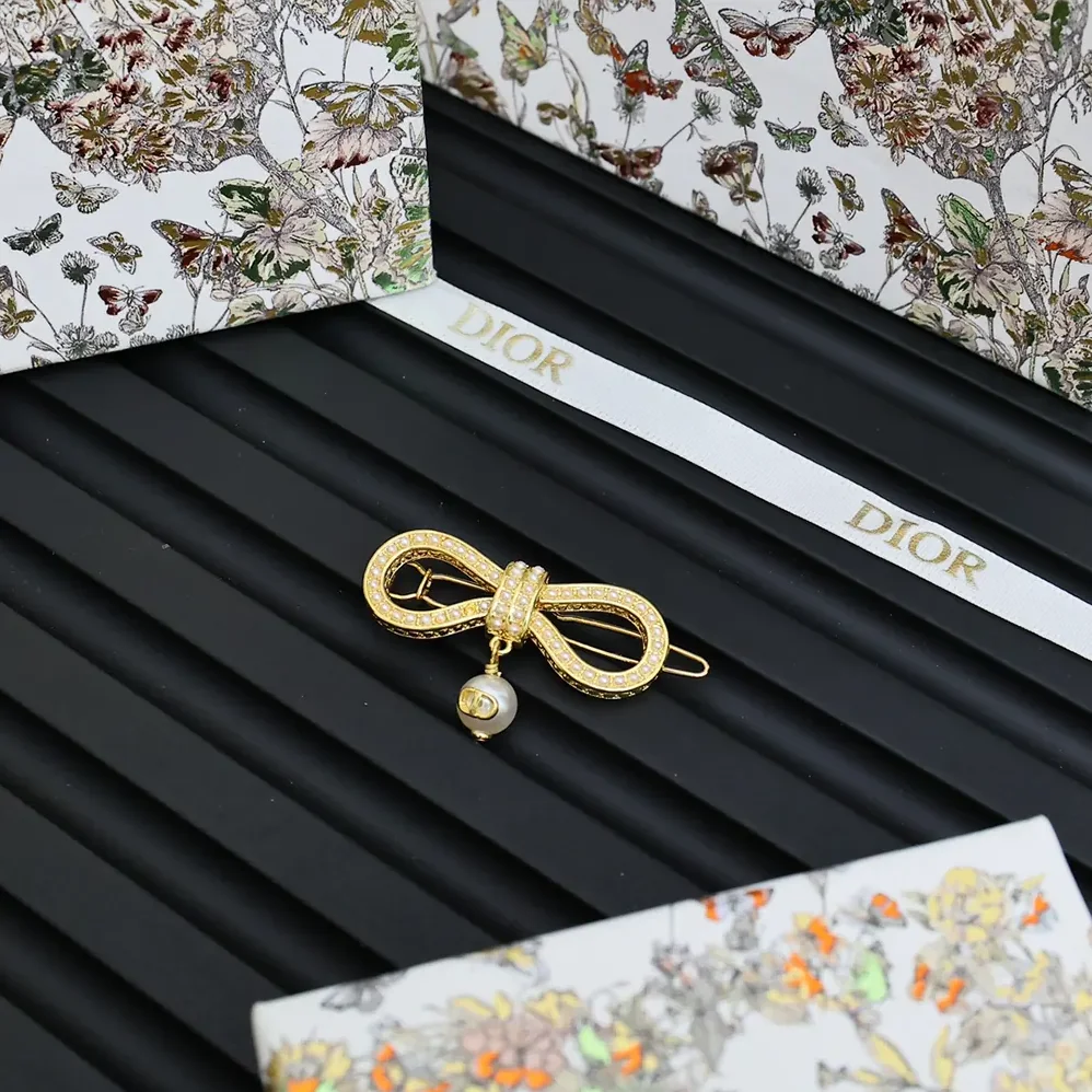 Dior Le Nœud de Dior Barrette Champagne-Finish Metal with a White Resin Pearl for Women