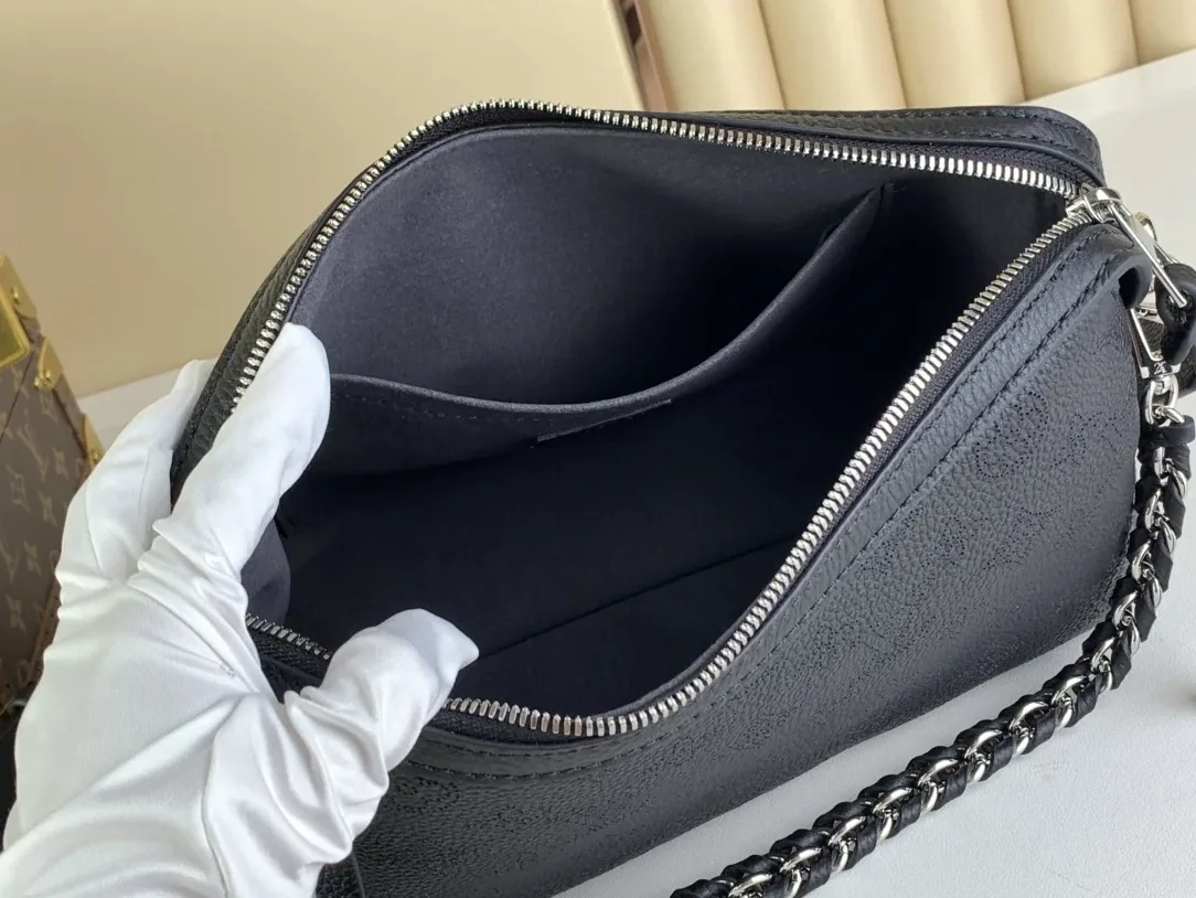 Louis Vuitton Hand It All PM Black / Louis Vuitton Hand It All PM Black /