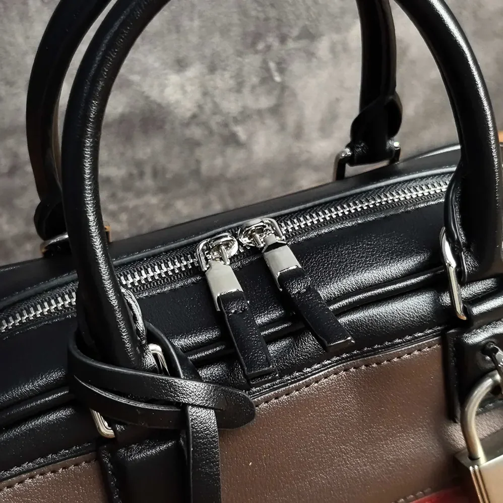 Loewe Amazona 23 Cropped Bag in Nappa Calfskin for Women in Black/Burgundy Loewe Amazona 23 Cropped Bag in Nappa Calfskin for Women in Black/Burgundy