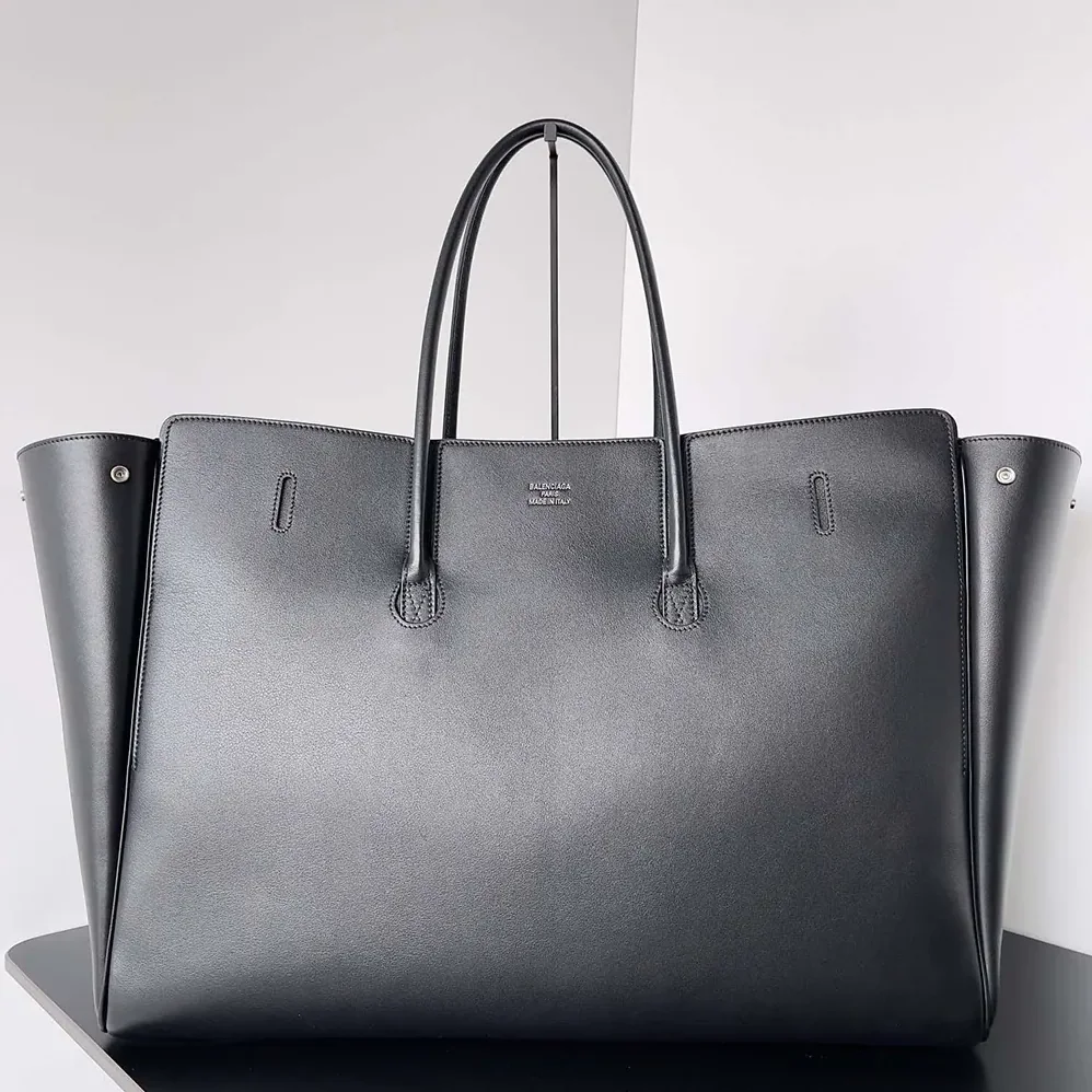 Balenciaga Bel Air XL Carry All Bag in Black Smooth Calfskin for Women in Silver Balenciaga Bel Air XL Carry All Bag in Black Smooth Calfskin for Women in Silver