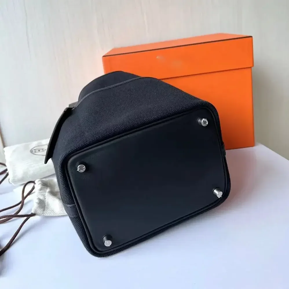 Hermes Picotin Lock 18 Pockets in Goeran Canvas Leather for Women in Black Hermes Picotin Lock 18 Pockets in Goeran Canvas Leather for Women in Black