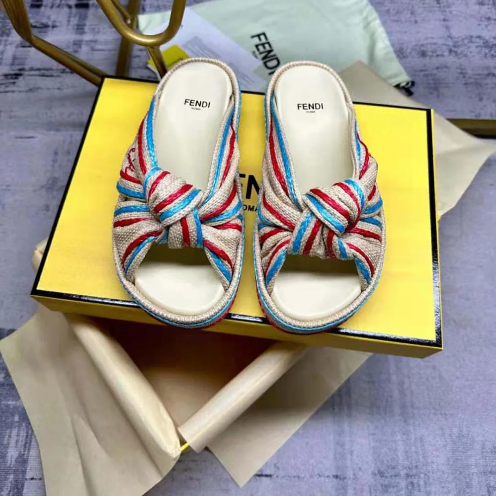 Fendi Feel Pale Yellow Raffia Slides for Women Fendi Feel Pale Yellow Raffia Slides for Women