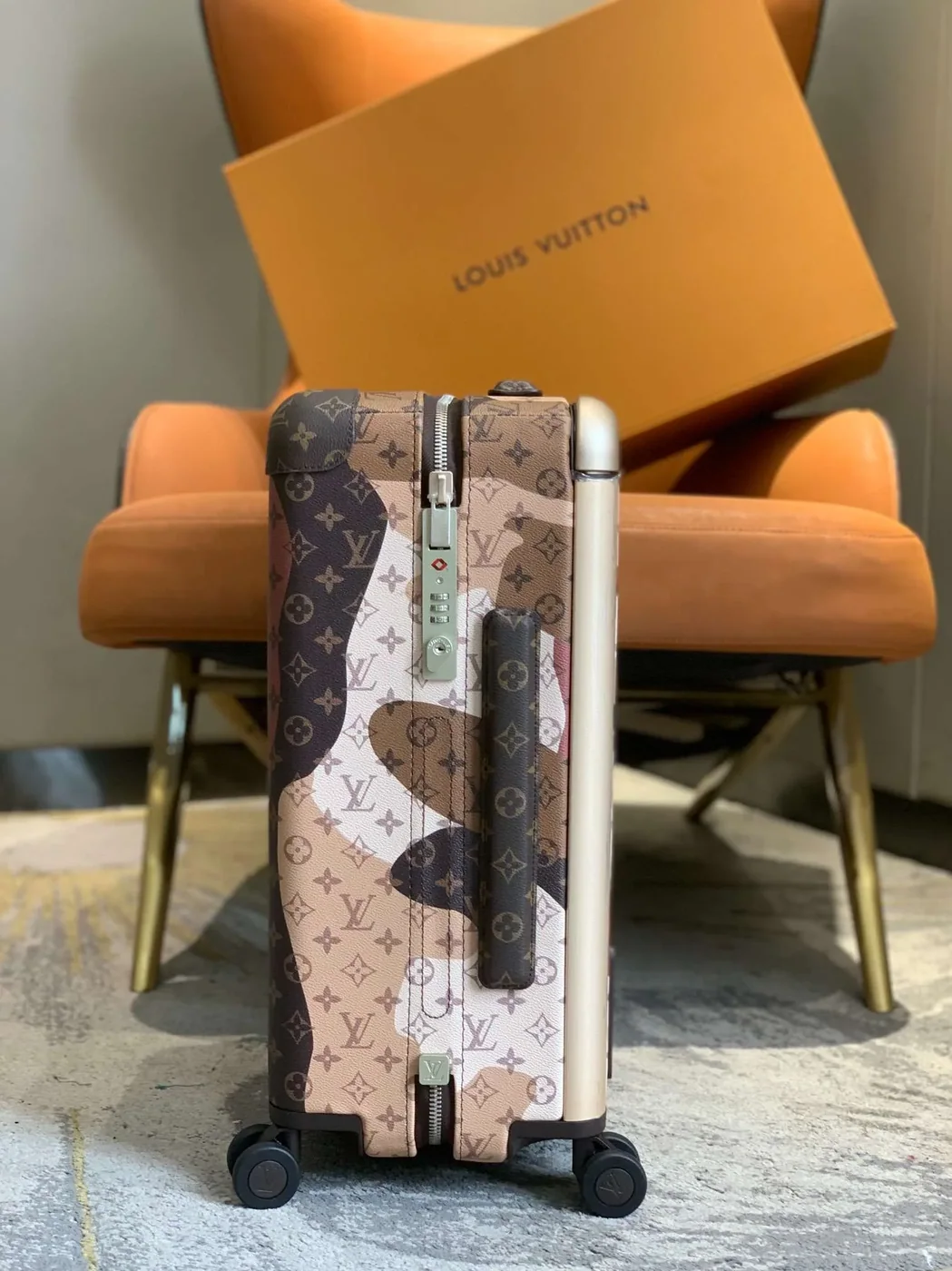 Louis Vuitton Horizon 55 Suitcase in Monogram Brown Champagne Hardware Louis Vuitton Horizon 55 Suitcase in Monogram Brown Champagne Hardware