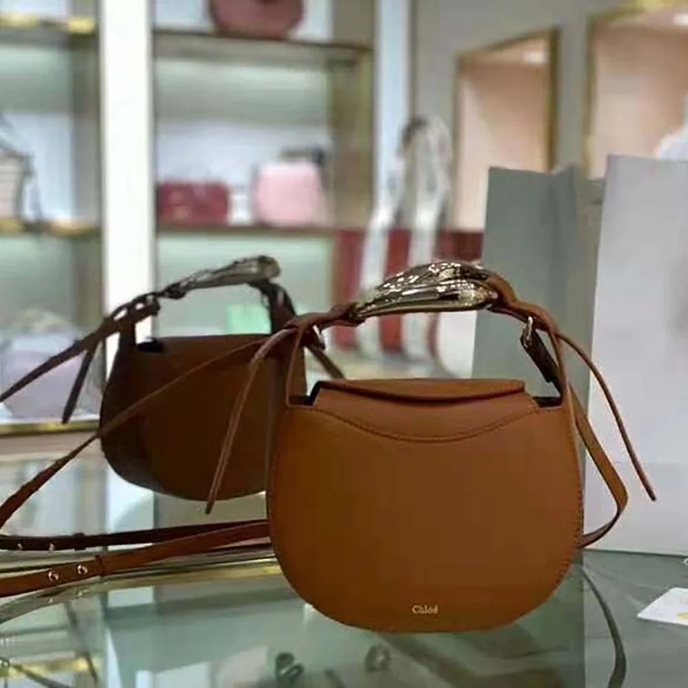 Chloe Kiss Small Purse in Small Grain Calfskin for Women in Brown