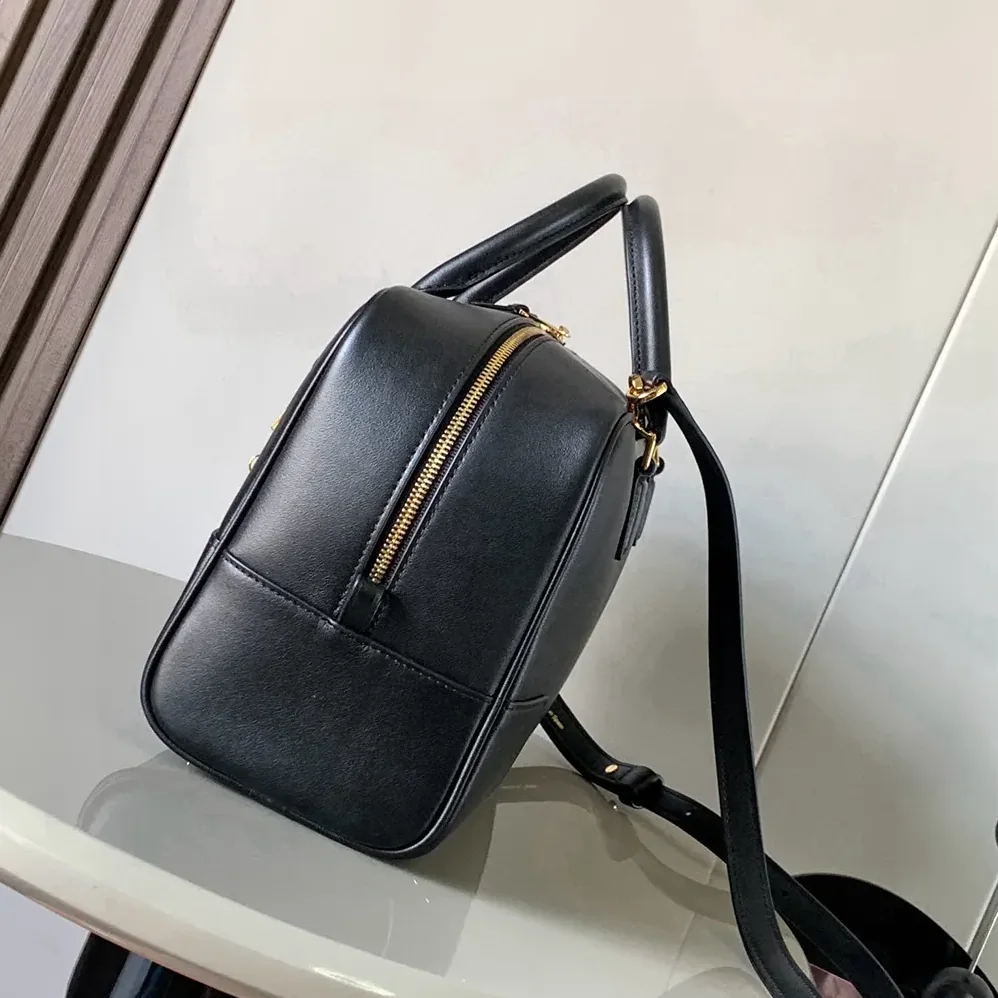 Loewe Amazona 28 Bag in Nappa Calfskin for Unisex in Black Loewe Amazona 28 Bag in Nappa Calfskin for Unisex in Black