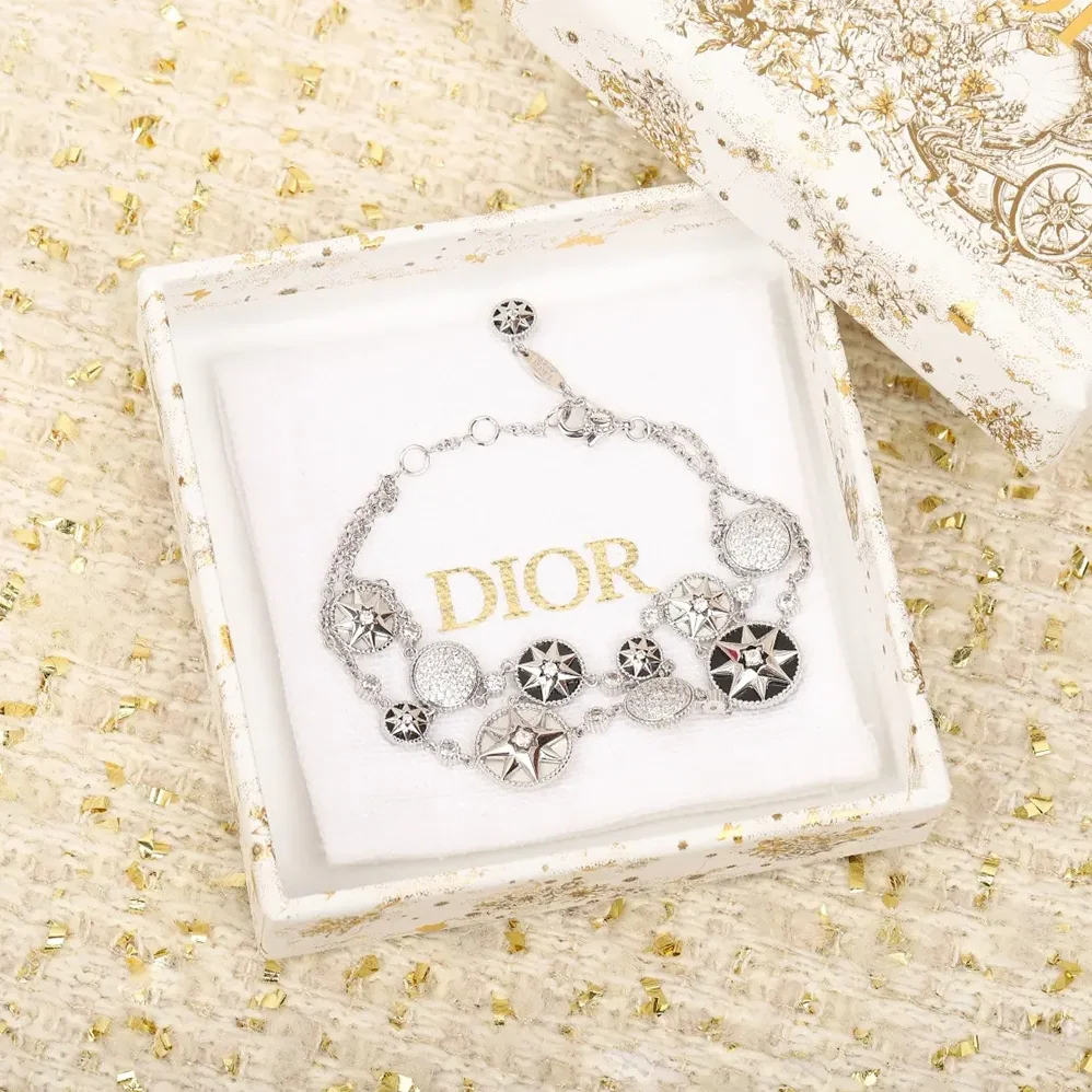Dior Rose des Vents Bracelet White Gold Diamonds Mother-of for Women in Pearl and Onyx Dior Rose des Vents Bracelet White Gold Diamonds Mother-of for Women in Pearl and Onyx