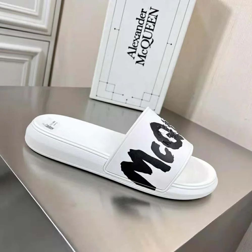 Alexander Mcqueen Oversized Rubber Slide in White for Unisex in Black Alexander Mcqueen Oversized Rubber Slide in White for Unisex in Black