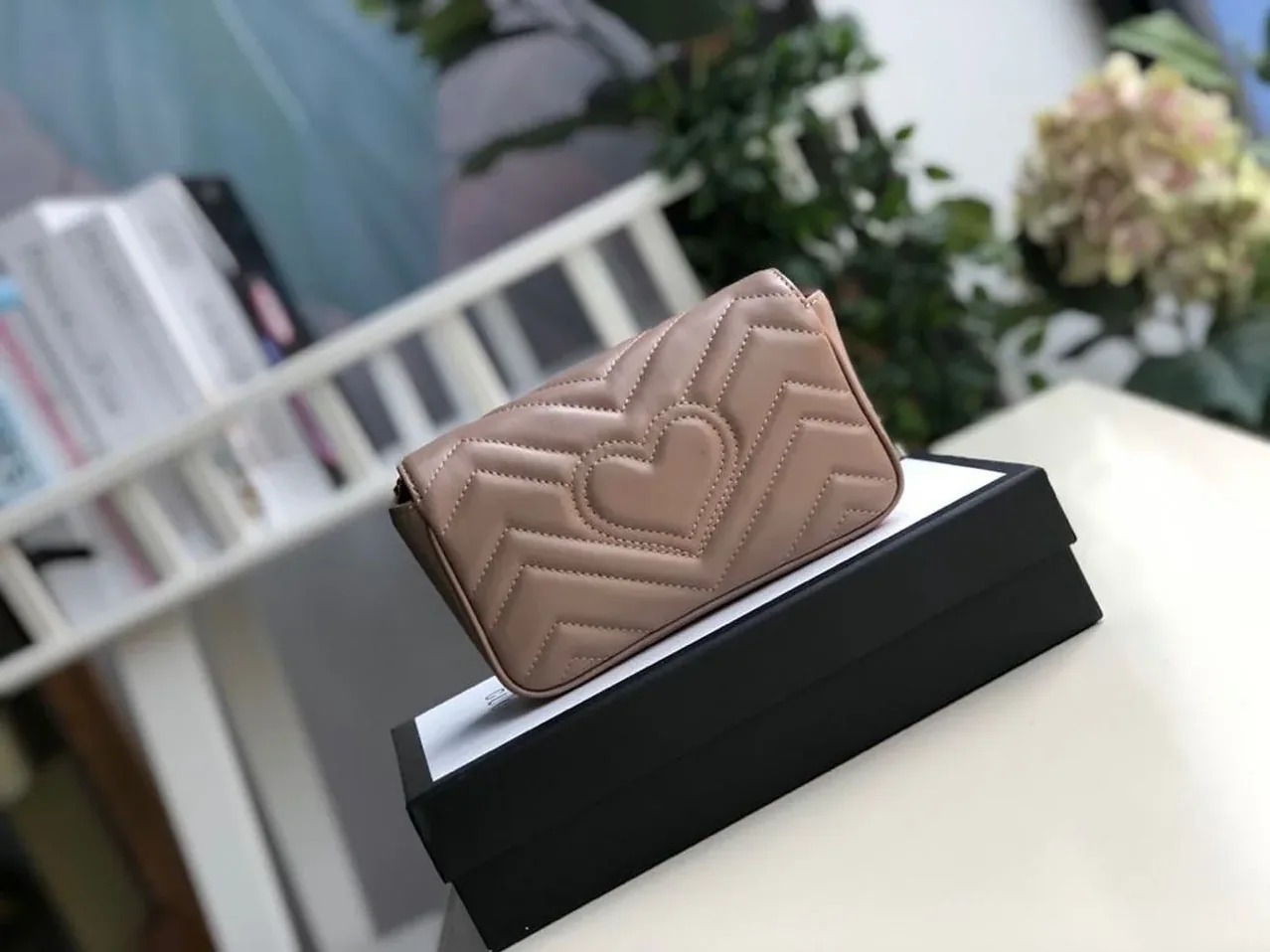 Gucci Marmont Matelassé Super Mini Bag Beige Matelassé Chevron / Gucci Marmont Matelassé Super Mini Bag Beige Matelassé Chevron /