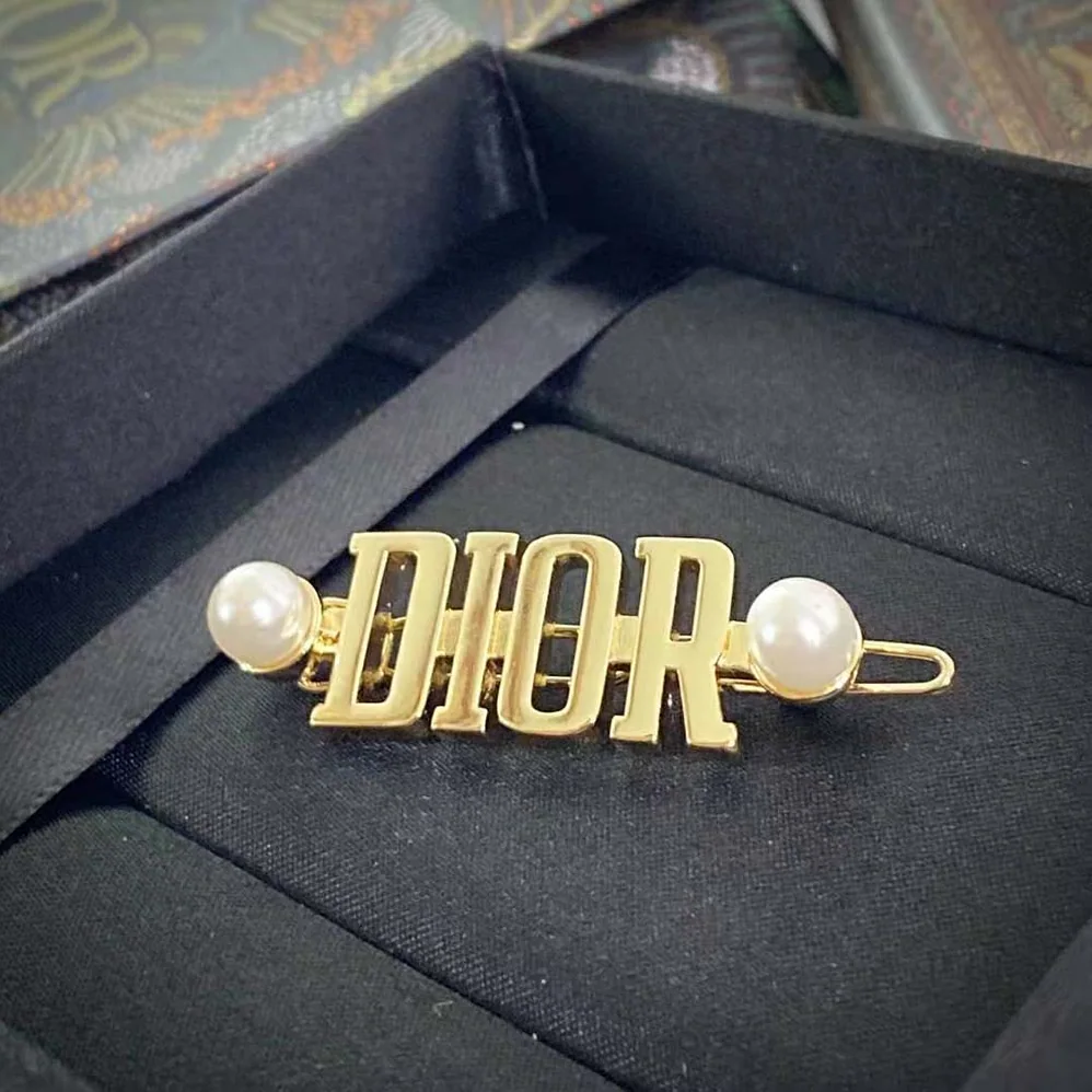 Dior Dio(r)evolution Barrette Gold-Finish Metal and White Resin Pearls for Women Dior Dio(r)evolution Barrette Gold-Finish Metal and White Resin Pearls for Women