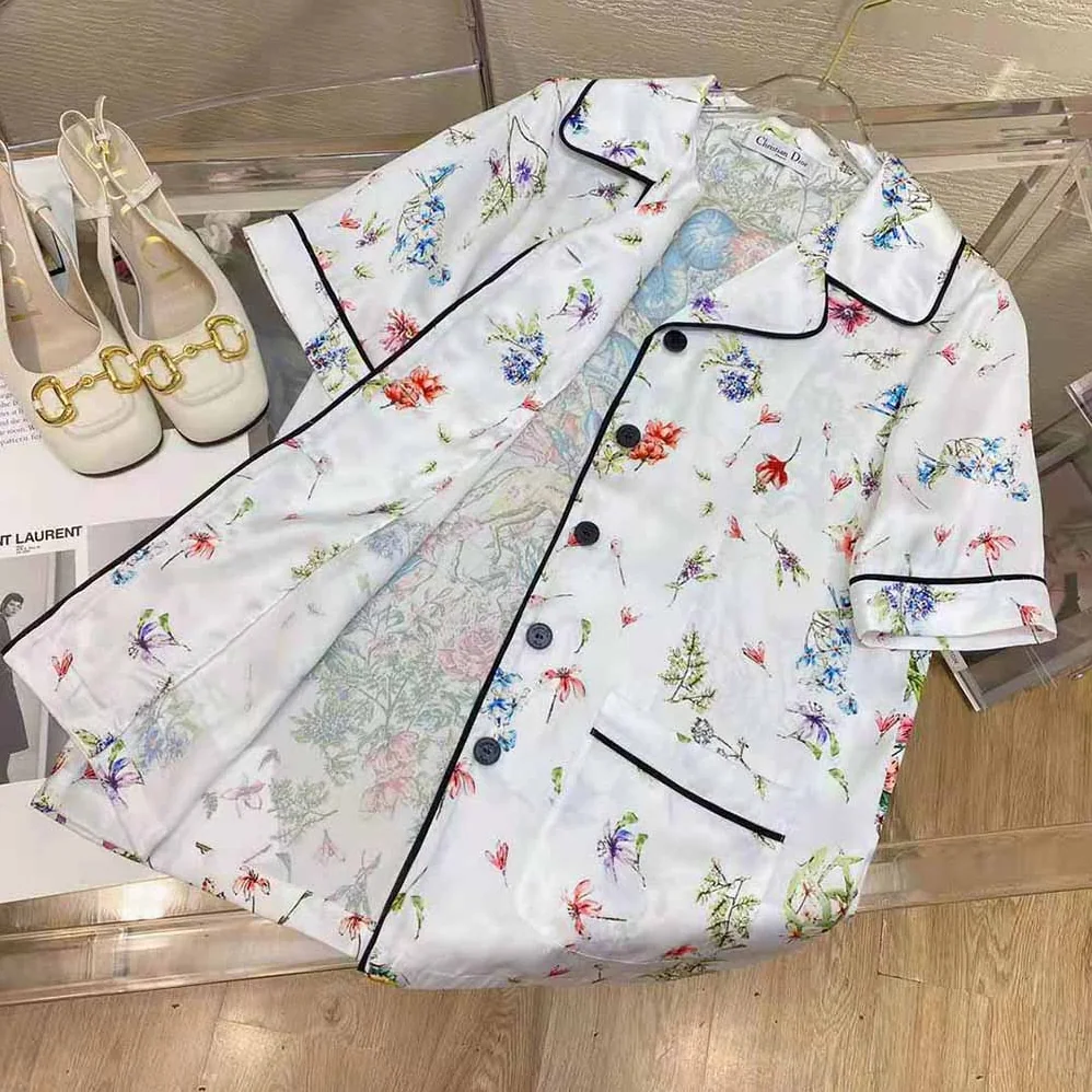 Dior Chez Moi Short-Sleeved Shirt White Silk Twill with Multicolor D for Women in Constellation Motif Dior Chez Moi Short-Sleeved Shirt White Silk Twill with Multicolor D for Women in Constellation Motif