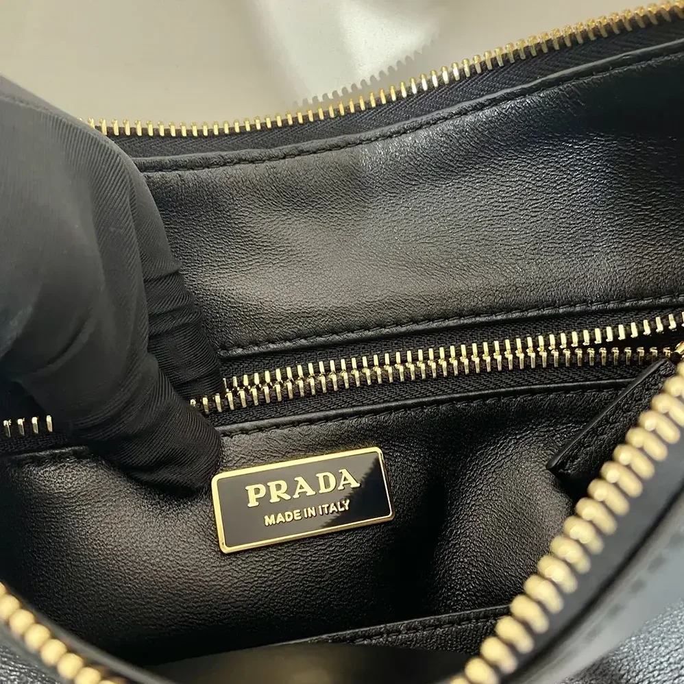 Prada Aimée Large Leather Shoulder Bag for Women in Black Prada Aimée Large Leather Shoulder Bag for Women in Black