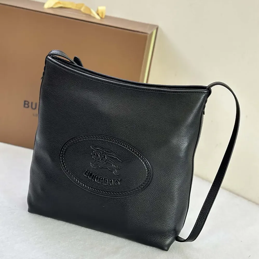 Burberry Small Highlands Shoulder Bag for Unisex in Black Burberry Small Highlands Shoulder Bag for Unisex in Black