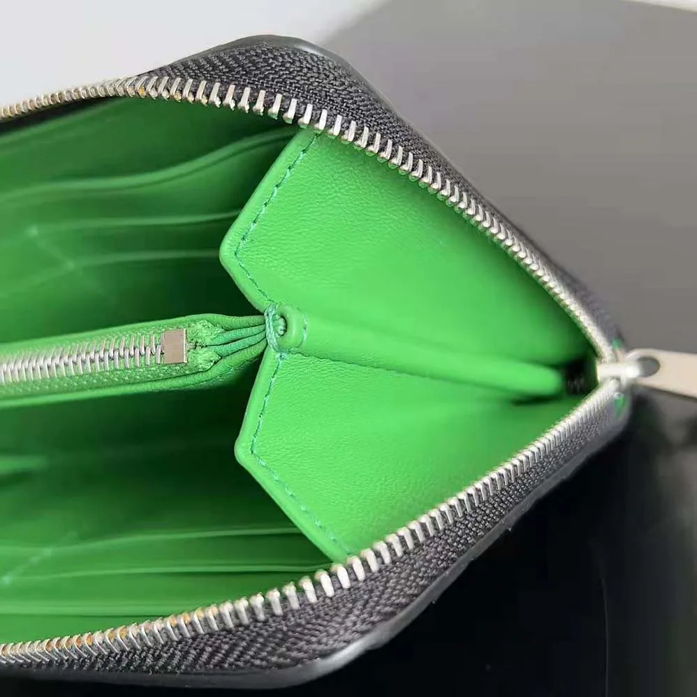 Bottega Veneta Intrecciato Zip Around Wallet for Men in Black Bottega Veneta Intrecciato Zip Around Wallet for Men in Black