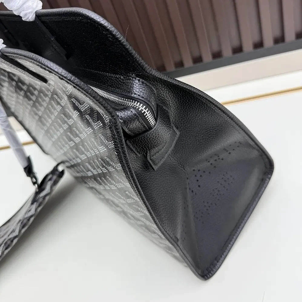 Goyard Hardy Pm Bag for Unisex in Black Goyard Hardy Pm Bag for Unisex in Black