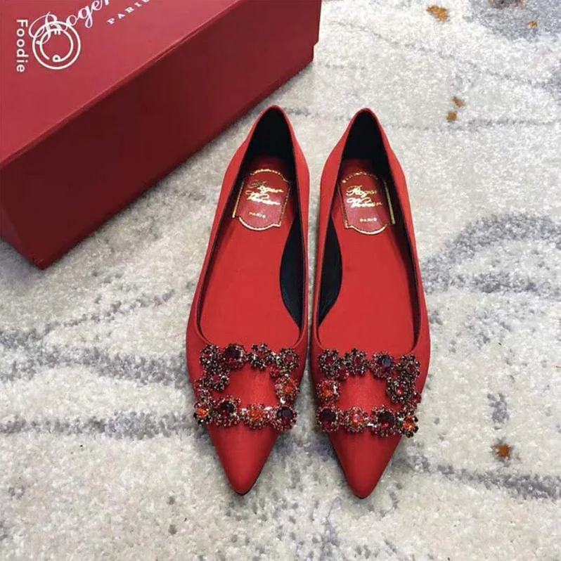 Roger Vivier Flower Strass Buckle Ballerinas Silk Satin 5mm Heel for Women Roger Vivier Flower Strass Buckle Ballerinas Silk Satin 5mm Heel for Women